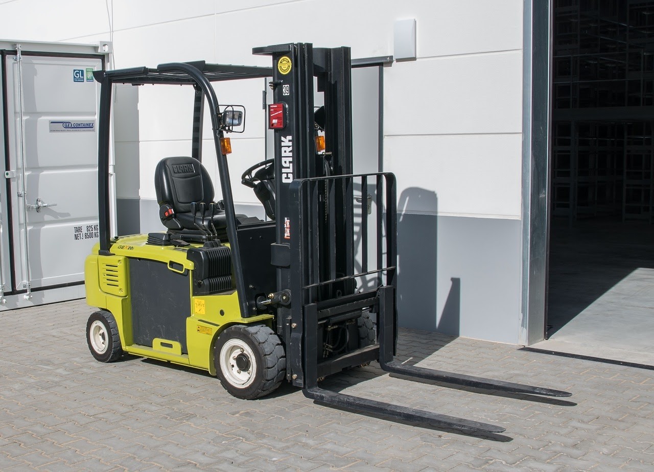 The Advantages of Hiring A Forklift